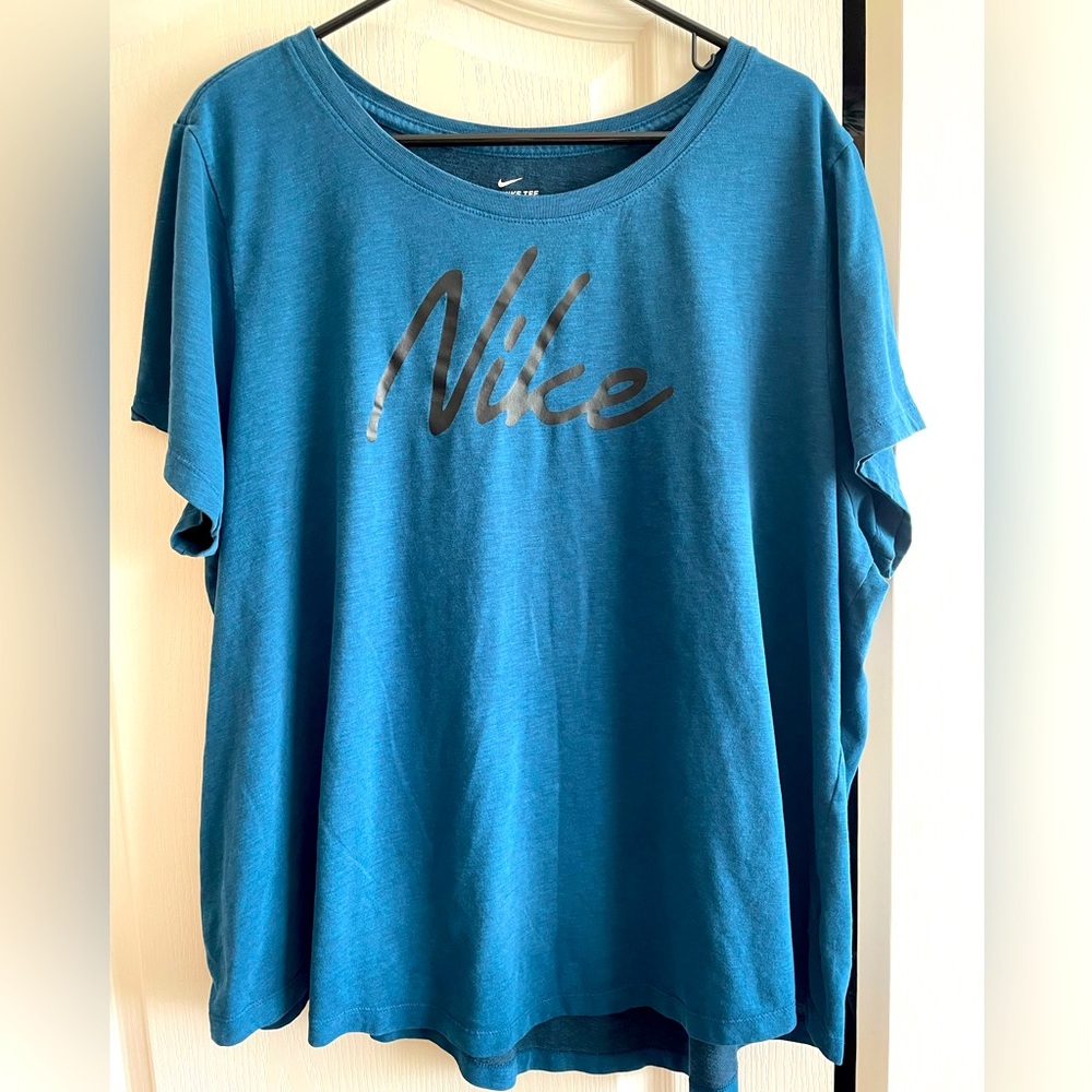 Women’s Nike T-shirt, 2X